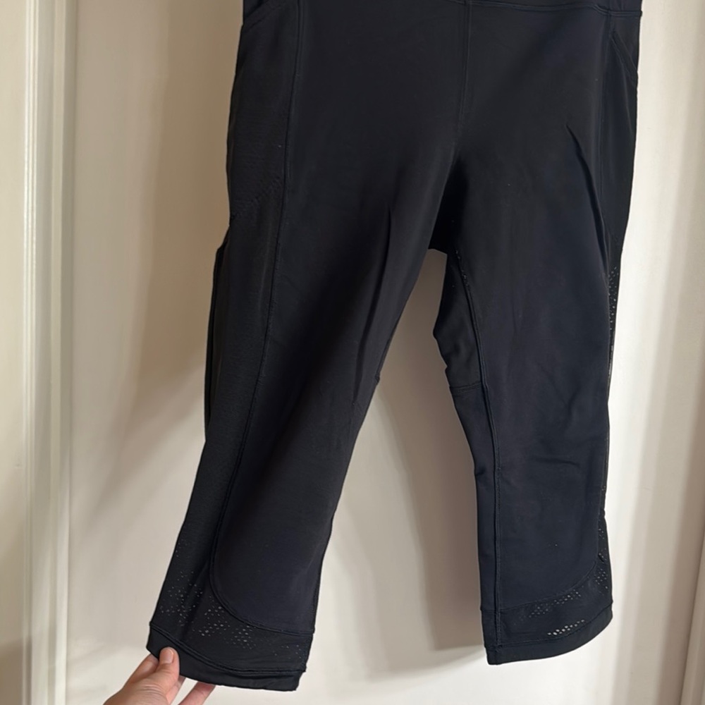 Lululemon mesh side Black Cropped Leggings